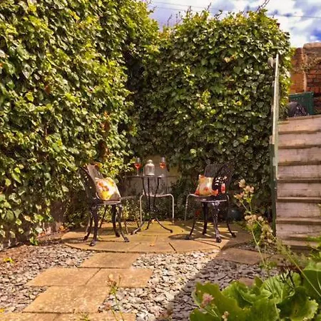Дом отдыха Gowland Private Parking Enclosed Garden